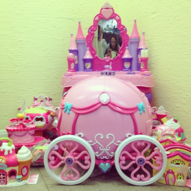 Presents For Your Princess! #batonrouge #princesstoy #mylittlepony #playvanity