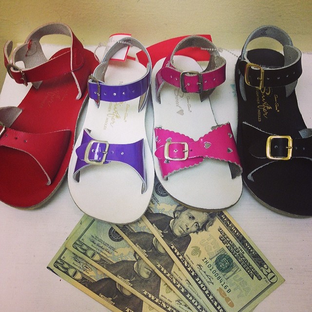 Sell Your Sandals & Clothing Today!#sunsan #saltwatersandals #sellbabystuff #sellkidsstuff #batonrougeresale #225