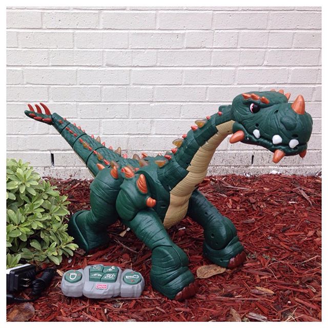 Your little dinosaur fan will love this Fisher Price Spike the Ultra Dinosaur oversized remote control toy! He's 30" long, 17" tall, & comes with a charger!#fisherprice #spiketheultradinosaur #imaginext #refinerykids #225 #batonrouge